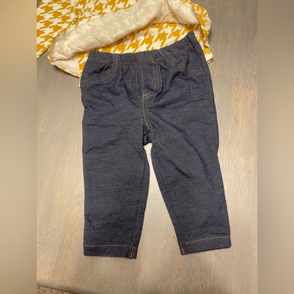 💛 NEW! • Carters • 2 piece outfit | 6 months - Picture 2 of 7